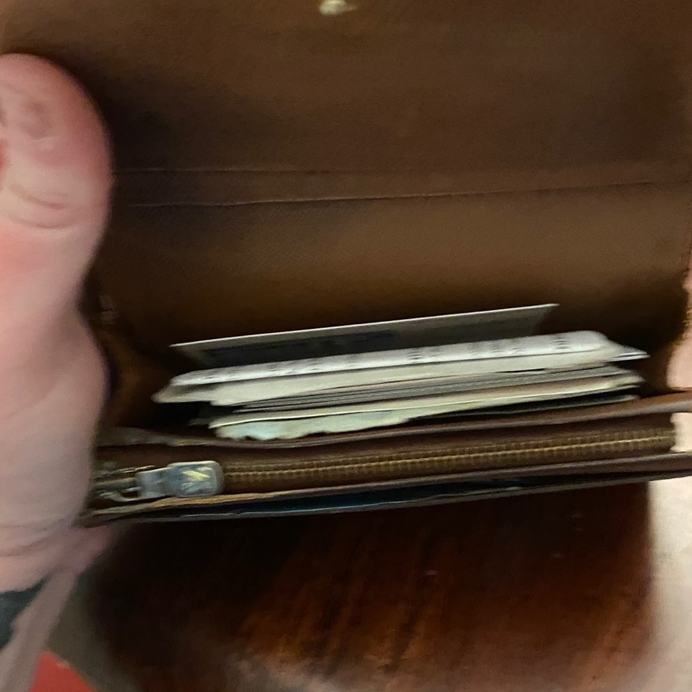 Authentic Louis Vuitton monogram wallet - Picture 5 of 9